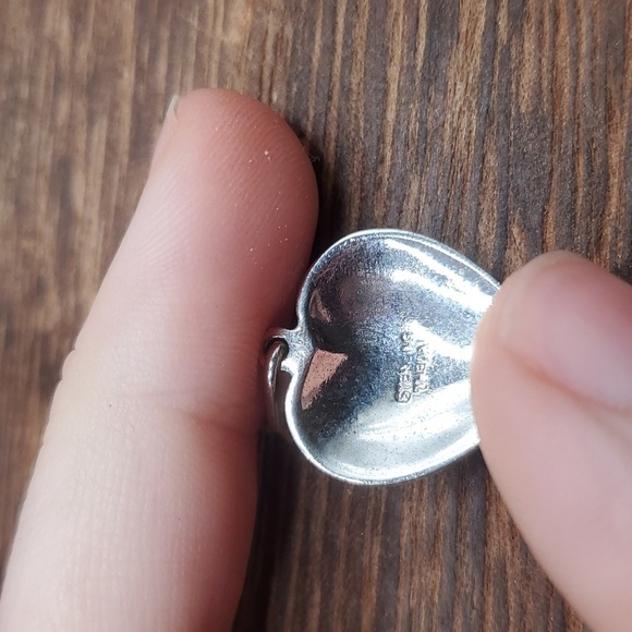 Sterling silver stamped crystal heart pendant - Picture 2 of 2